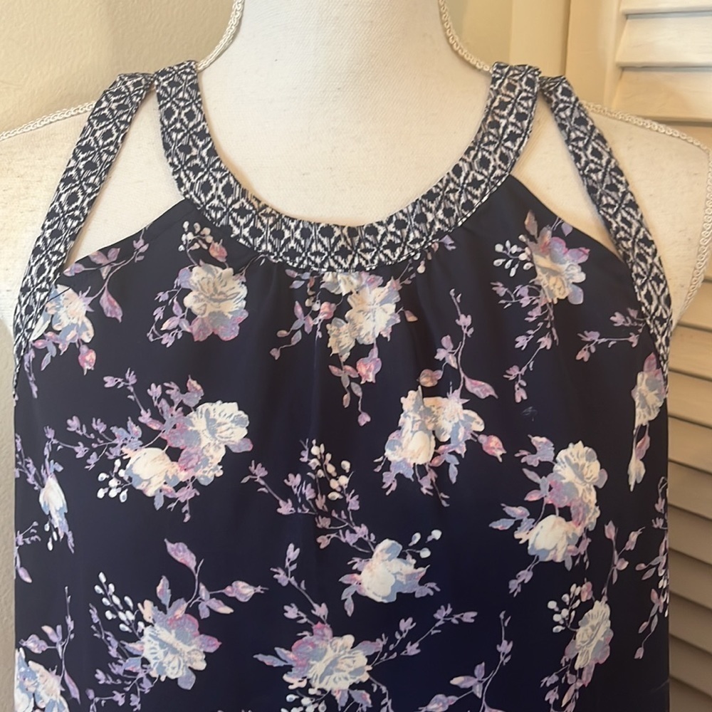 My Michelle Navy Blue Floral Print Sleeveless Blouse. Size Medium - Picture 2 of 9